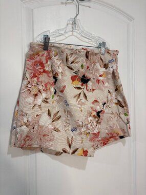 Express Cream/Pink Floral High Rise Skort Size 6
